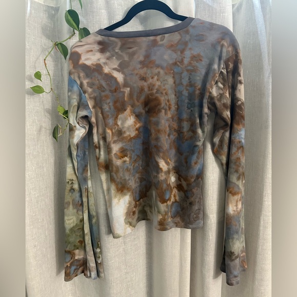 Loverly Goods bell sleeve bamboo top size large - Picture 2 of 7